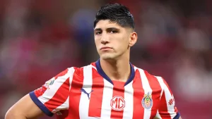 Alan Pulido rompe el silencio luego de que Chivas lo corrió y lanza enigmático mensaje