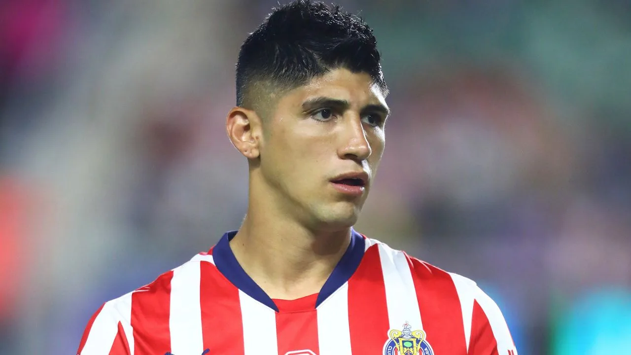 Chivas vs Pumas: Alan Pulido se burla del Guadalajara y presume sus vacaciones a horas del partido.