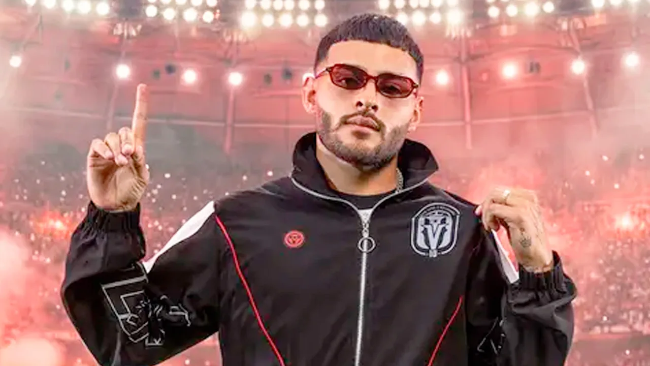 Alexis Vega presenta su línea de indumentaria personalizada.