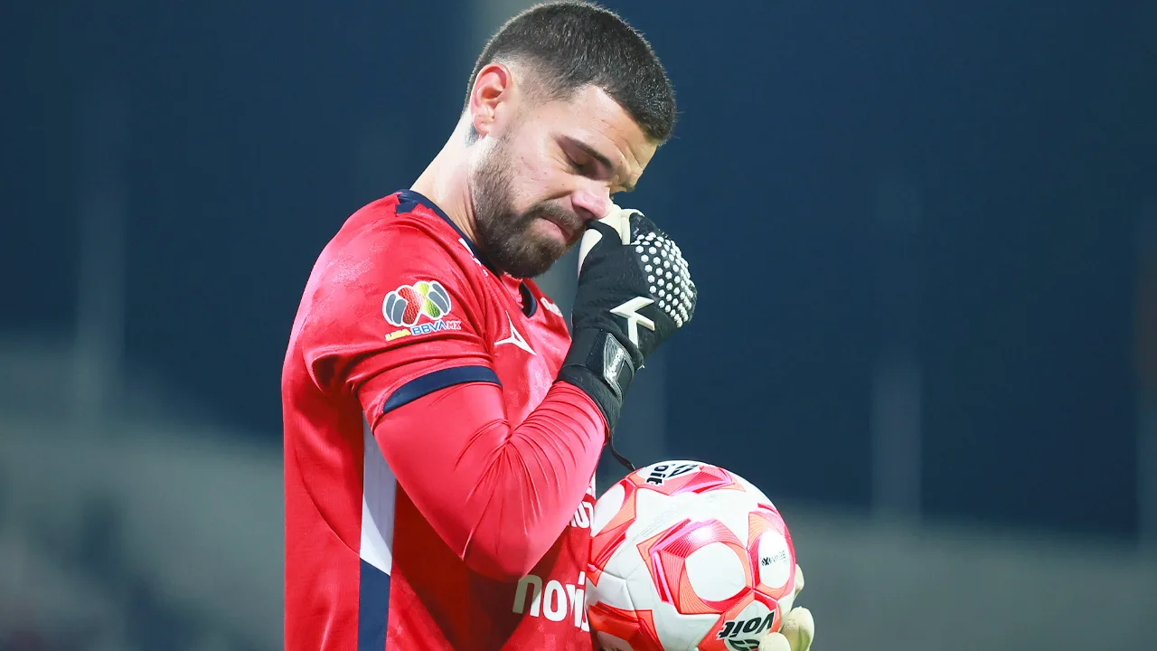 Andrés Gudiño comete grave error en Cruz Azul vs Pachuca.