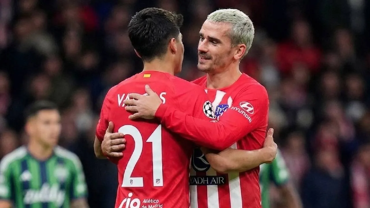 Antoine Griezmann y Obed Vargas.