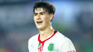 Histórico equipo europeo pregunta por ‘Hormiga’ González de Chivas y todo por culpa de un ex rojiblanco