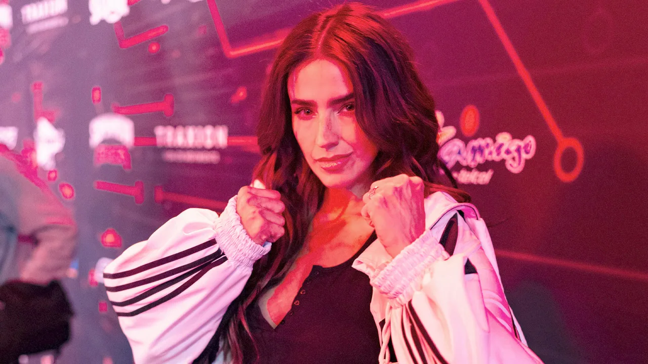 Bárbara de Regil, conductora de Supernova Genesis 2026.