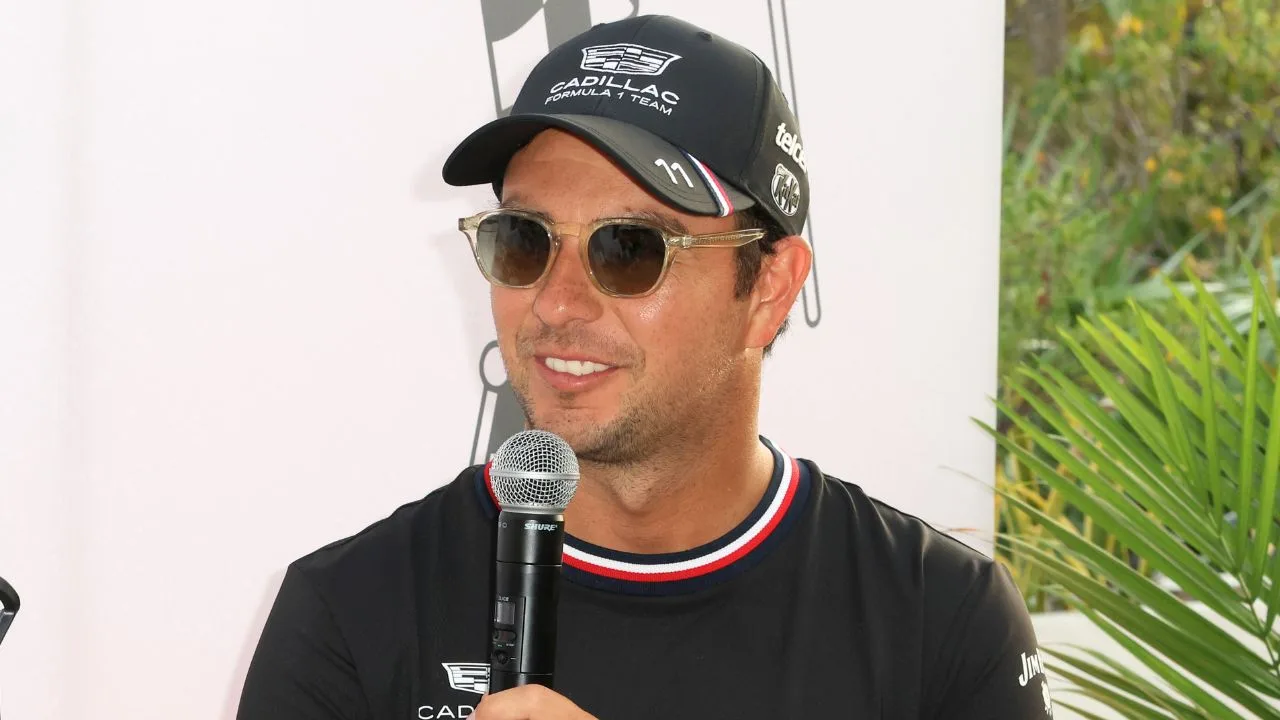 Dónde y a qué hora ver a Checo Pérez en la práctica y clasificación Sprint del GP de Miami gratis.