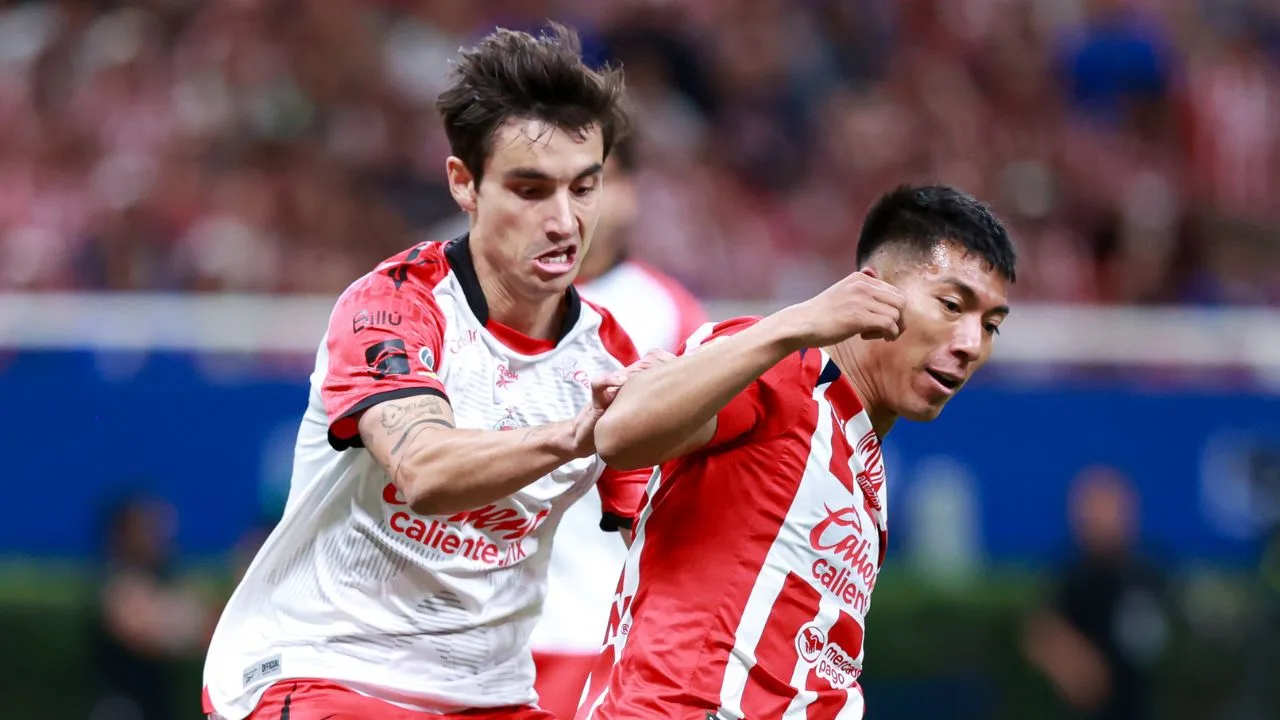El duelo de Chivas vs Tijuana se peló a fondo en la cancha del Estadio Akron. 