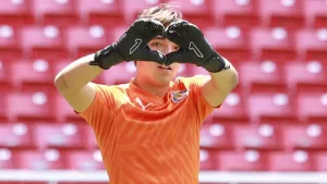 Su padre fue canterano del Atlas, jugó en América y ahora él ya reparte autógrafos con los colores de Chivas