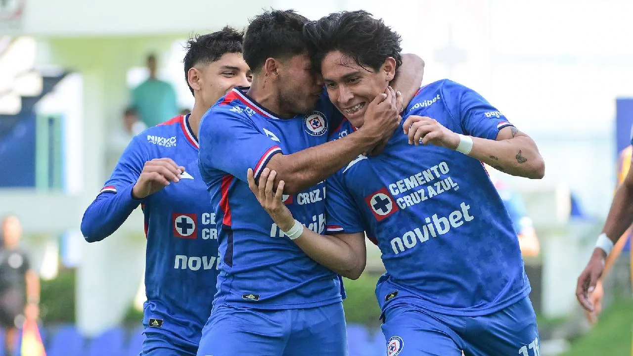 Cruz Azul debutó a un exjugador de Chivas.