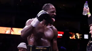Deontay Wilder reta a Anthony Joshua de forma polémica tras vencer a Chisora y hay video del momento