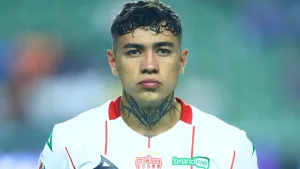 Emilio Lara pega tremendo susto al Necaxa vs Querétaro tras aparatoso incidente en el estadio Corregidora