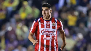 Erick Gutiérrez llora por no jugar con Chivas y exhibe la novela que vive en sus redes sociales