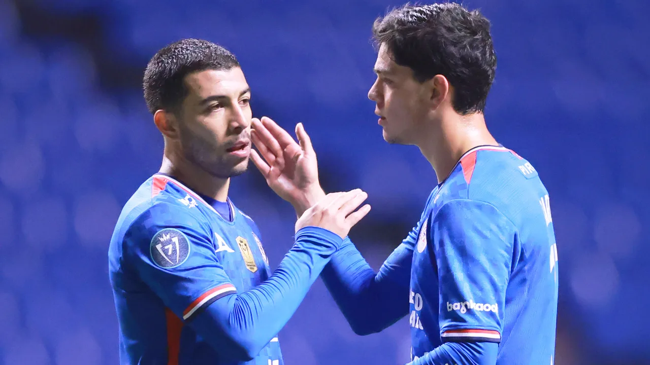 Cruz Azul se enfrenta al América.