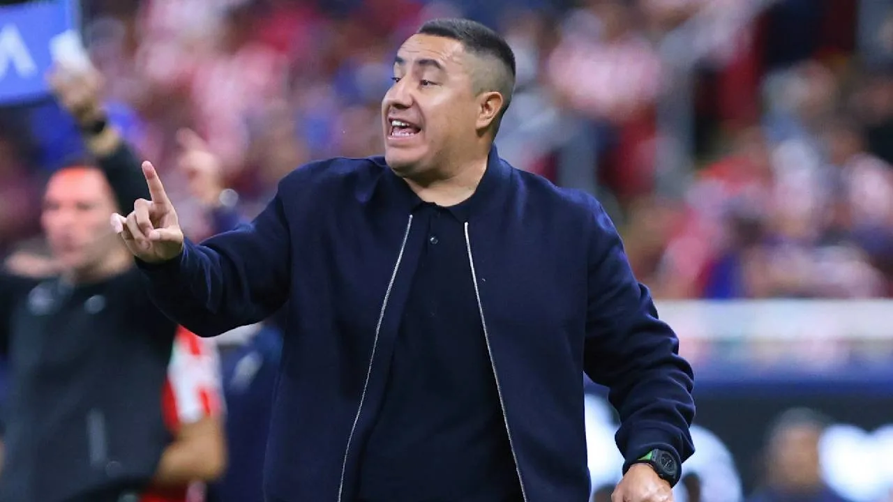 Efraín Juárez, DT de Pumas.