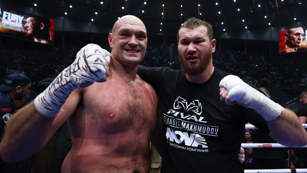 Tyson Fury venció con autoridad a Arslanbek Makhmudov. 
