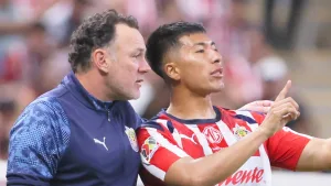 Chivas sigue líder, es récord y candidato en Liga MX, pero Milito lanza dura crítica a sus jugadores antes de la Liguilla