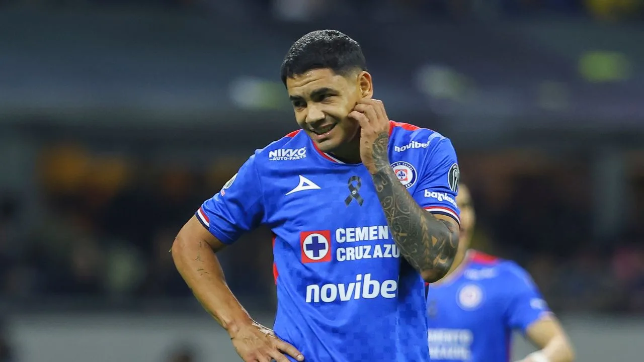 El Toro Fernández, jugador de Cruz Azul. 