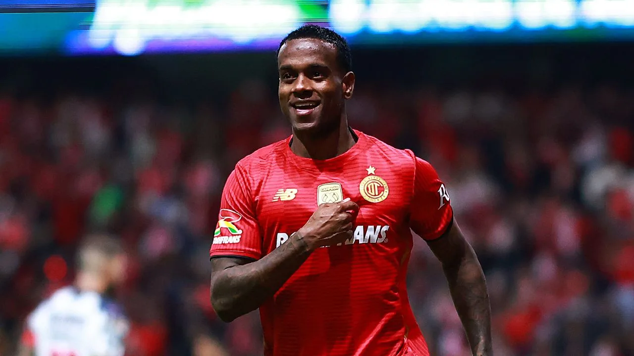 Helinho, jugador del Toluca. 