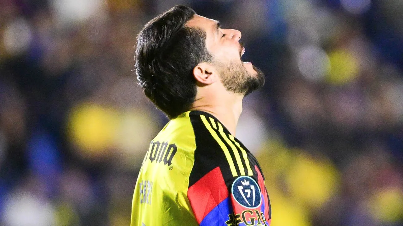 André Jardine da duro golpe a Henry Martín y lo baja del Santos vs América por brutal motivo.