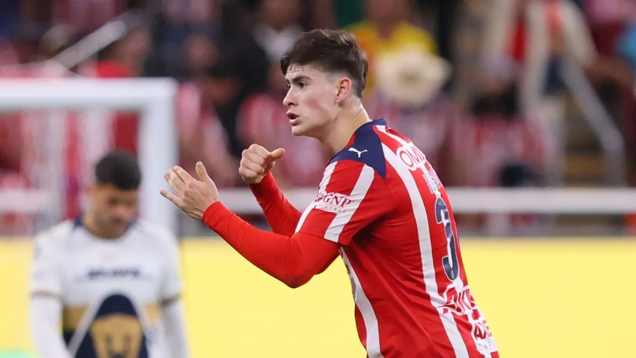 Hormiga González anotó un doblete en el partido.