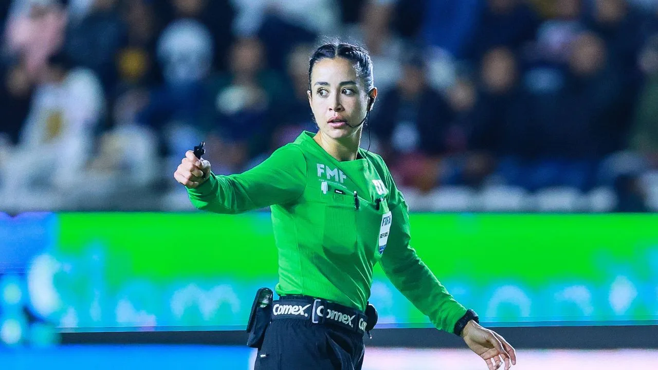 Katia Itzel García, árbitra de la Liga MX. 