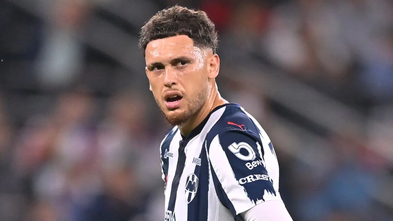 Rayados de Monterrey vs Pachuca: Lucas Ocampos hace berrinche y tiene reprobable desplante con Nico Sánchez.