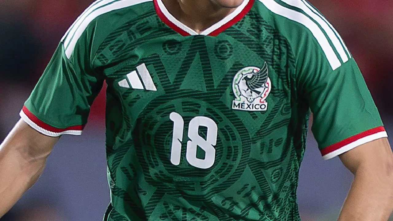 Dos jugadores del Tri irían por el título en Europa.