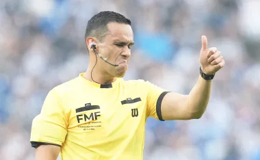 El árbitro de Monterrey vs San Luis y una inesperado compañero.