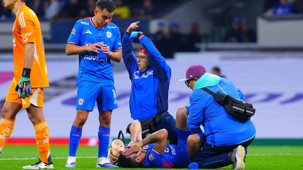 Nico Ibáñez se rompió en el duelo de América vs Cruz Azul. 