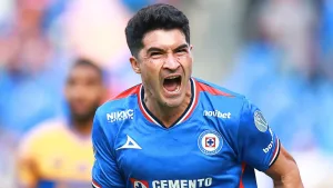 Nico Ibáñez reaparece tras grave lesión e ilusiona a Cruz Azul con promesa rumbo a la Liguilla