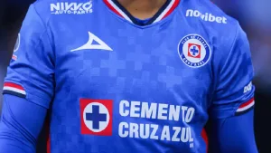 Es una de las grandes joyas de Cruz Azul, brilló en el campo y Nicolás Larcamón lo tiene borrado