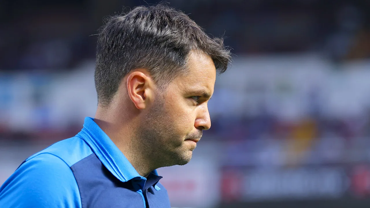 Nicolás Larcamón, DT de Cruz Azul.