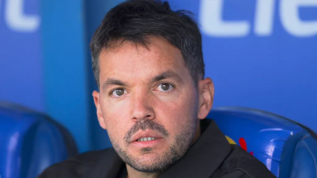 Nicolás Larcamón se fue de Cruz Azul.