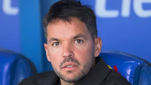 Oficial: Cruz Azul cesa a Nicolás Larcamón con fuerte comunicado de despedida para el DT