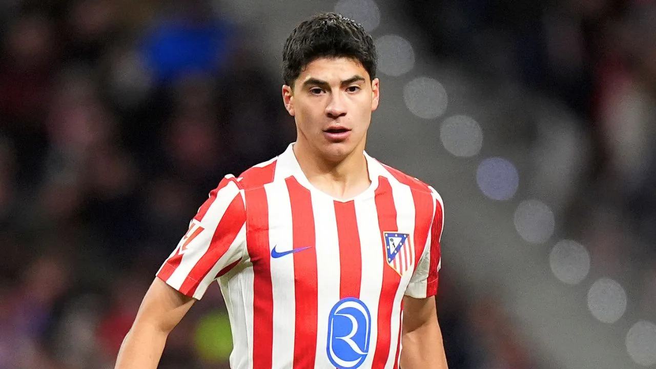 El duelo que Obed Vargas le ganó a Marcus Rashford en el Atlético de Madrid vs Barcelona.