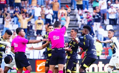 Pachuca sufre expulsión ante Pumas.