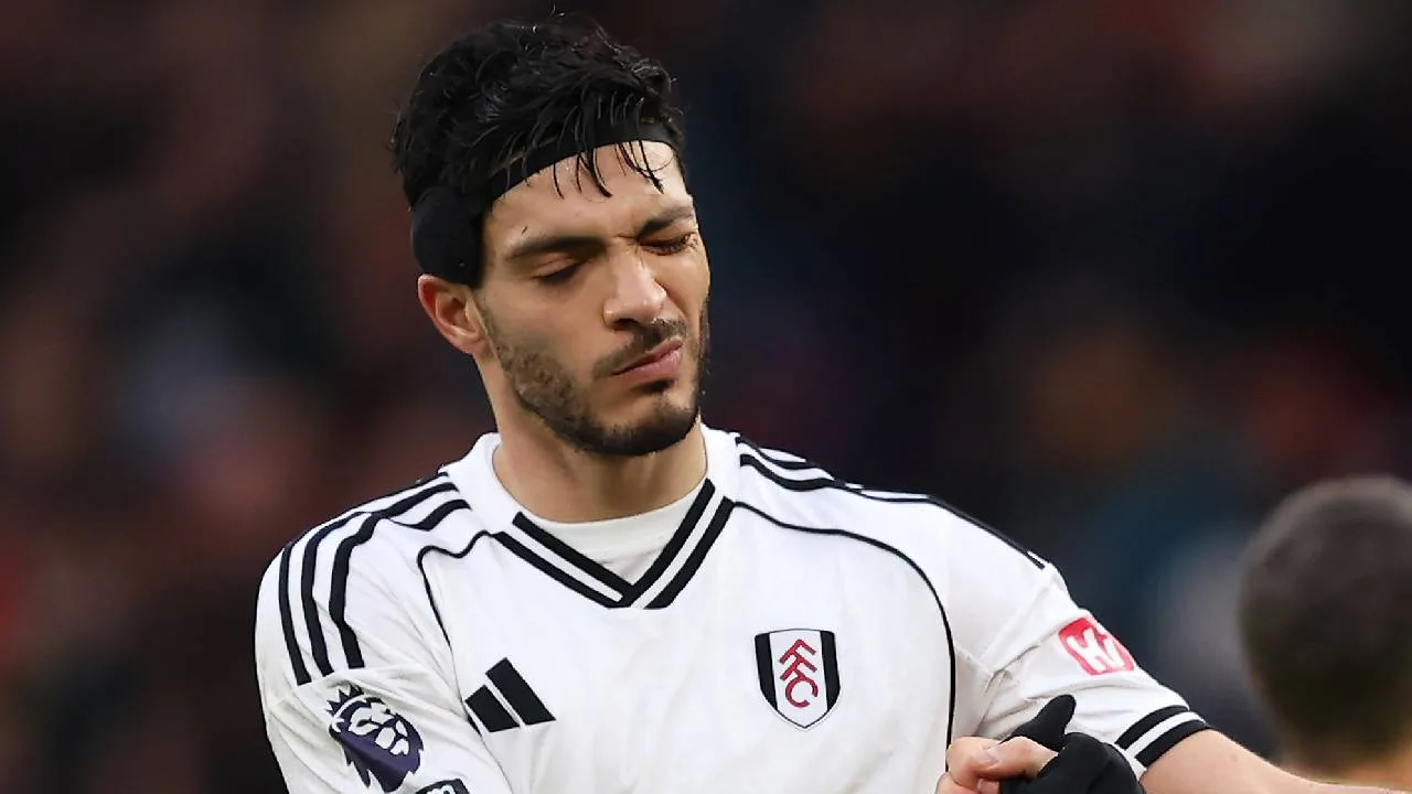 Raúl Jiménez, delantero mexicano.