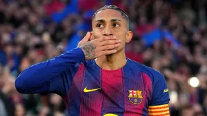 Por qué no juega Raphinha hoy en el Barcelona vs Espanyol por la Jornada 31 de LaLiga