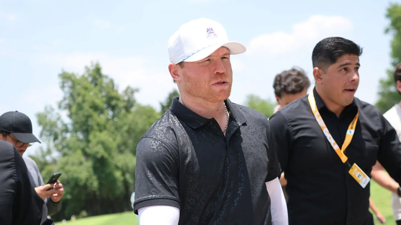 Saúl Álvarez estuvo en México y reveló información importante sobre su próxima pelea.