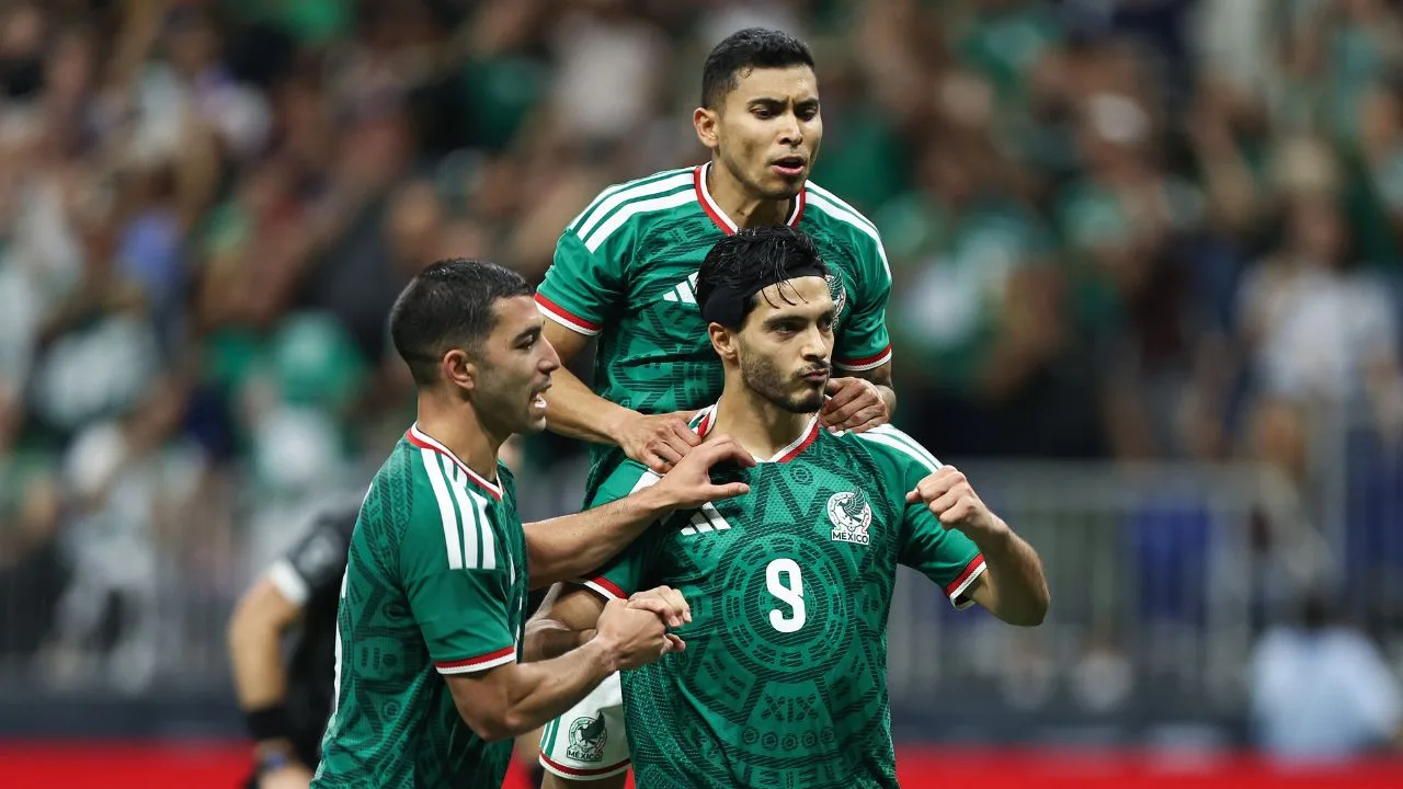 Erik Lira, Orbelín Pineda y Raúl Jiménez, jugadores de la Selección Mexicana. 
