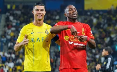 Cristiano Ronaldo y Julián Quiñones.