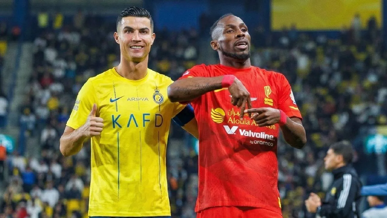 Cristiano Ronaldo y Julián Quiñones.