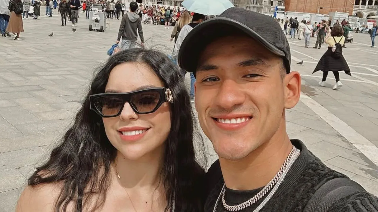 Esposa de Uriel Antuna sufre tremenda grosería en zapatería mientras él se concentra en el Chivas vs Pumas.