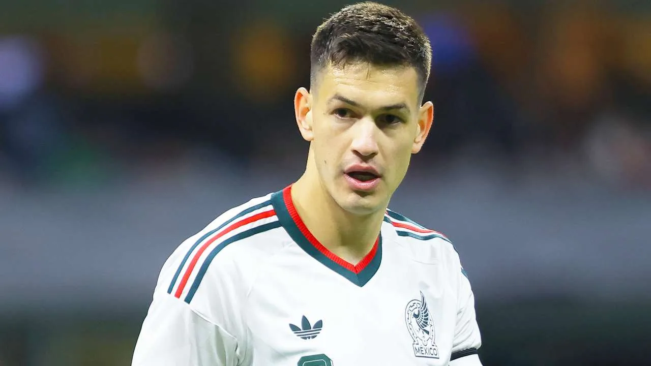 César Montes sale lesionado con Lokomotiv, preocupa para Mundial 2026