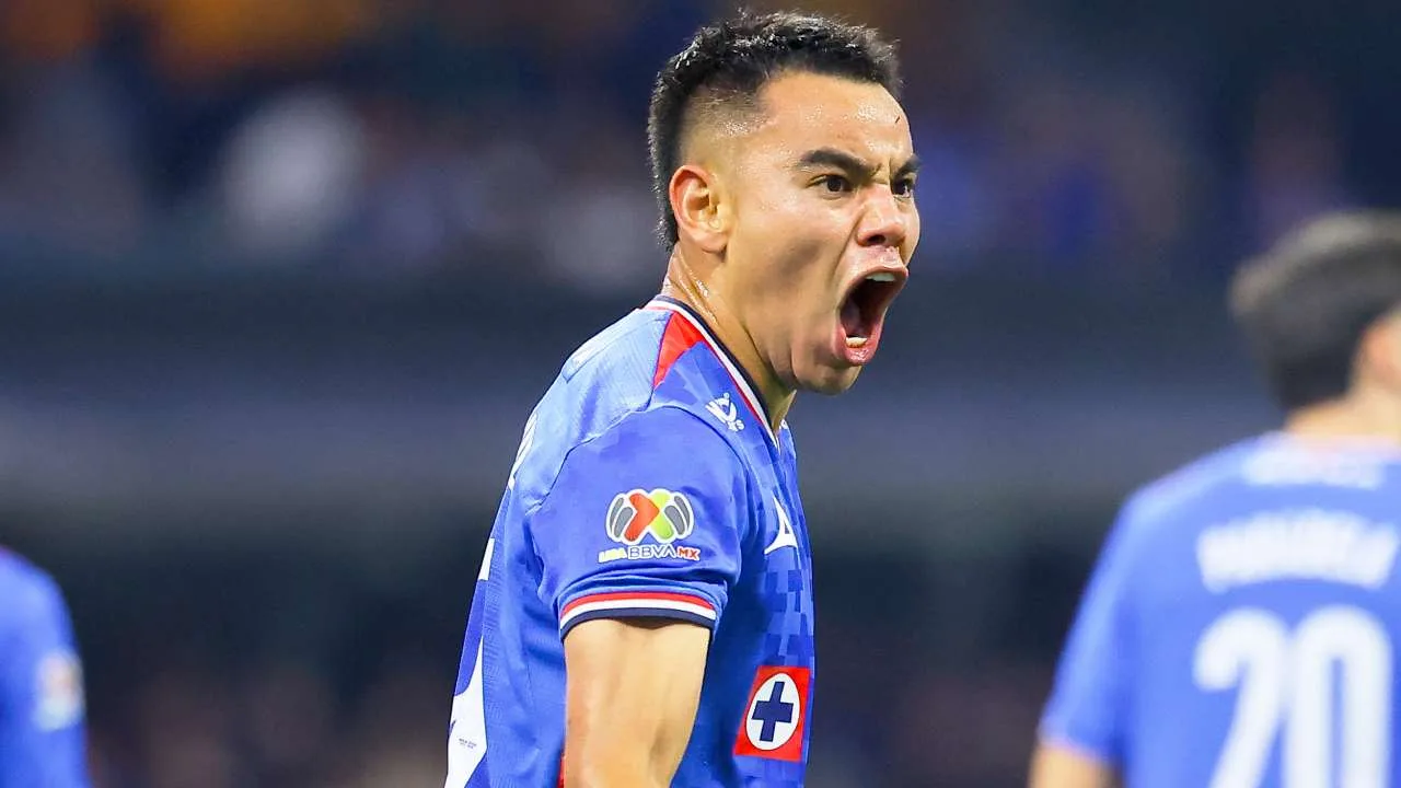 Charly Rodríguez falla frente al arco de Keylor Navas Final Cruz Azul vs Pumas