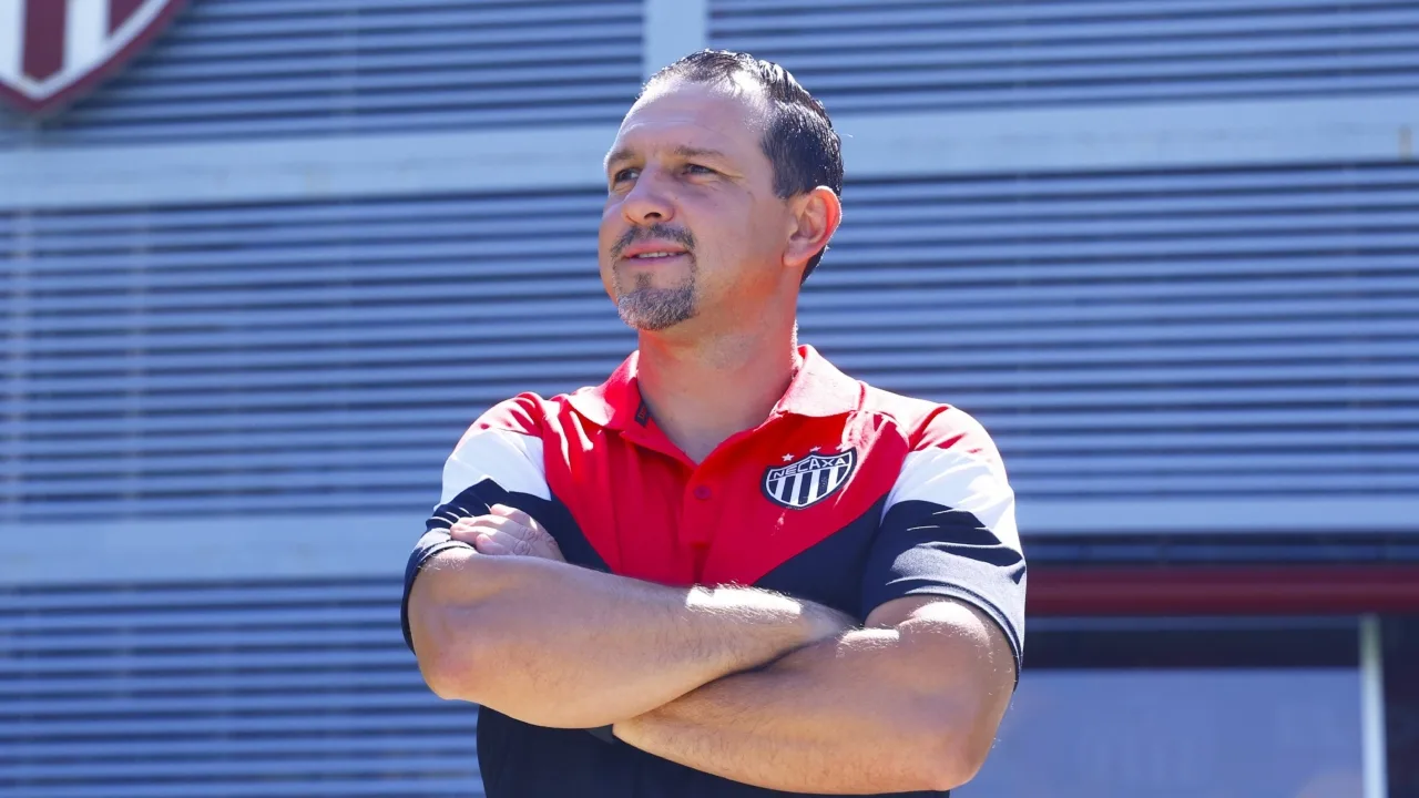 Hugo Sánchez, Necaxa
