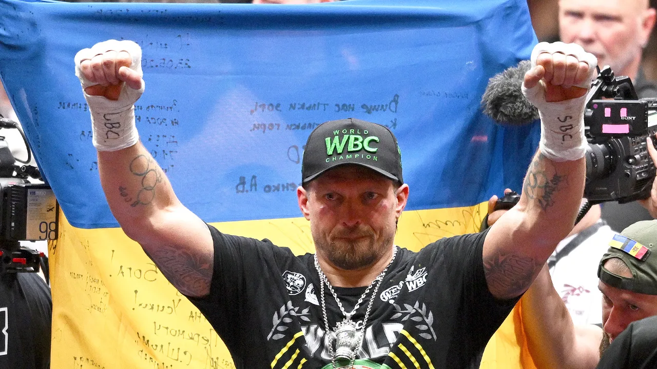 Oleksandr Usyk se llevó la victoria pero se cuestionó el resultado.