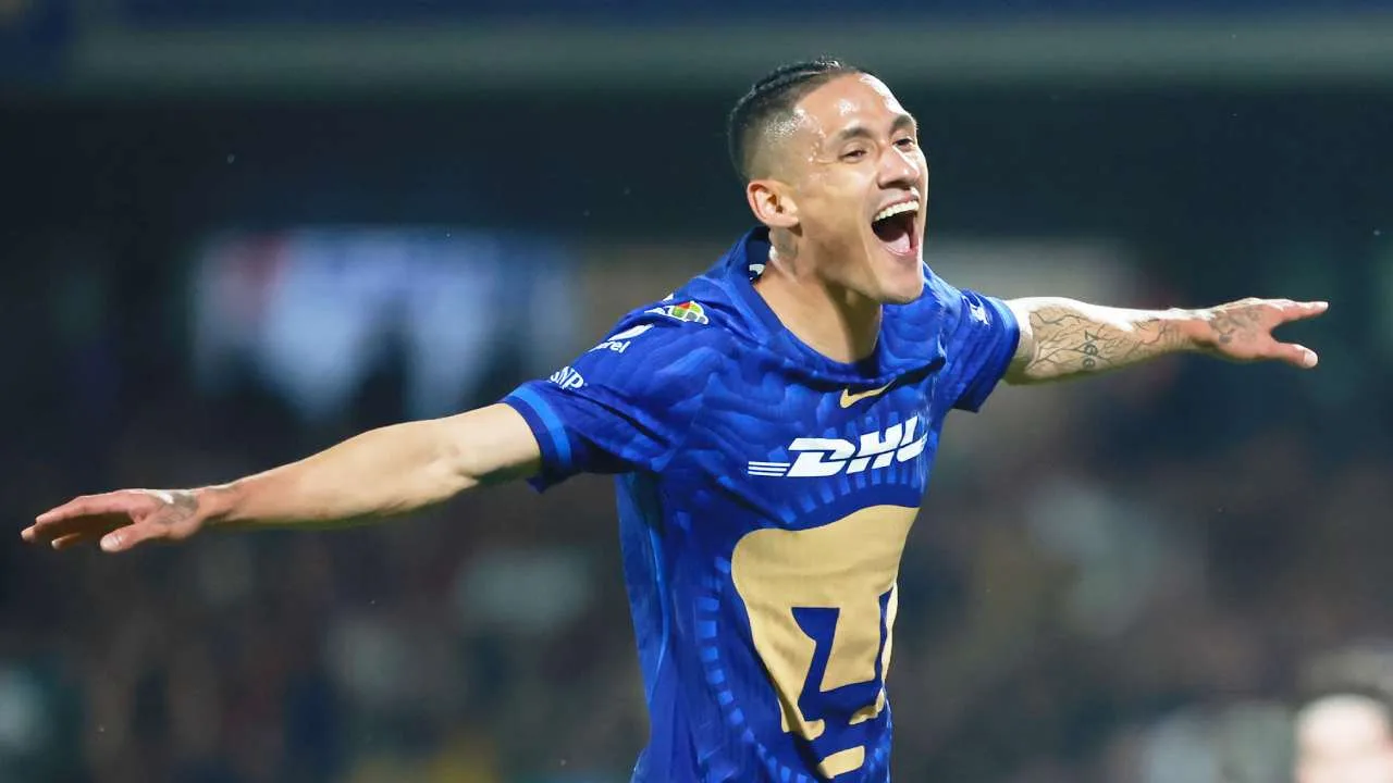 Uriel Antuna celebra pase Pumas Semifinales comiendo tacos CU
