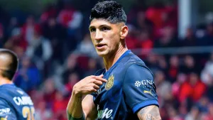 Alan Pulido “revive” y lanza indirecta tras eliminación de Chivas de la Liguilla, ¿a Gabriel Milito?