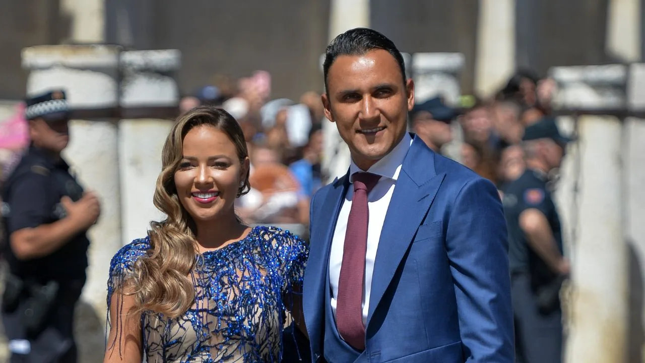 Andrea Salas, posando con Keylor Navas en una foto de 2019.
