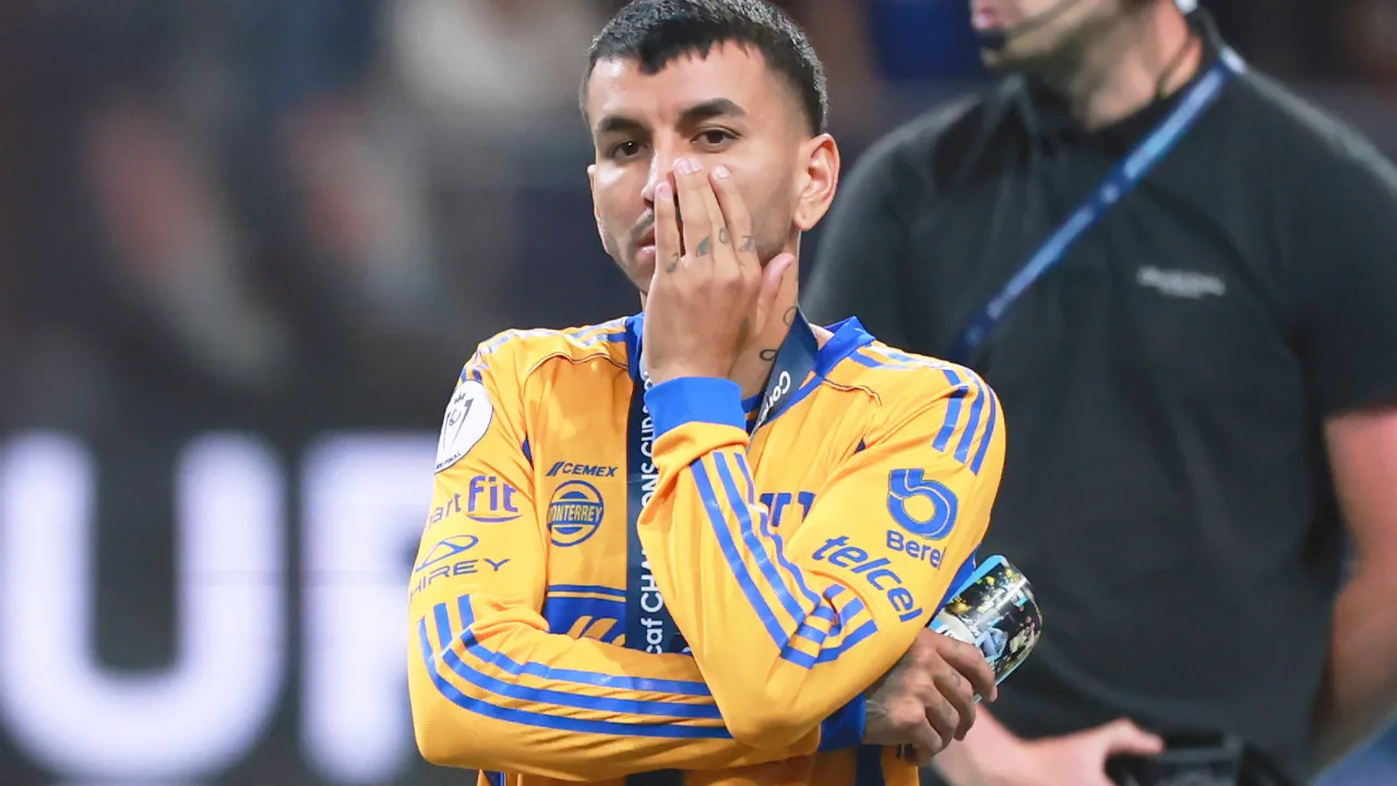 Ángel Correa se lamenta tras perder la Concachampions con Tigres.