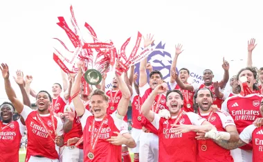 Arsenal va por una histórica temporada.